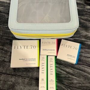 Flyte 70 6 piece makeup kit with cosmetics bag
